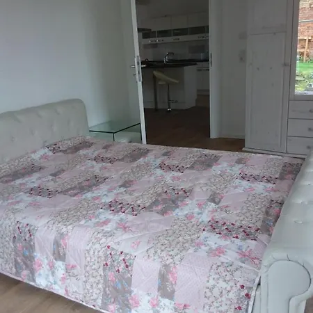 Haus Rosengarten- Ruhige Im Gruenen Apartament Sehlen