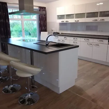 Haus Rosengarten- Ruhige Im Gruenen Apartmán Sehlen